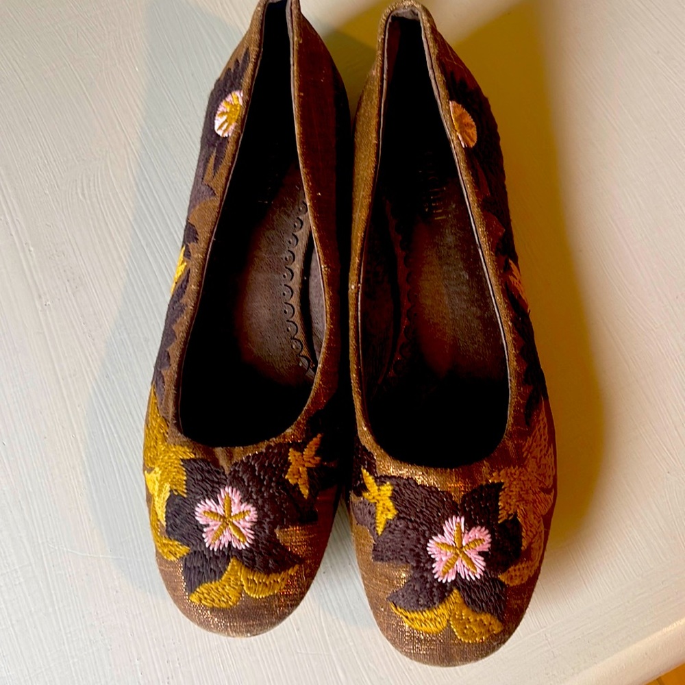 Cochni Floral Embroidered Ballet Flat Size  39/US 8.5